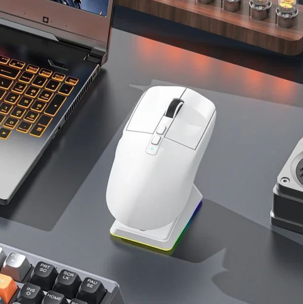 Игровая портативная беспроводная мышь Attack Shark X6 PAW3395 с зарядной базой + противоскользящие наклейки Bluetooth Белый 115936 фото
